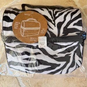 NWT Pottery Barn kids Grab N Go Lunch Tote animal print.
